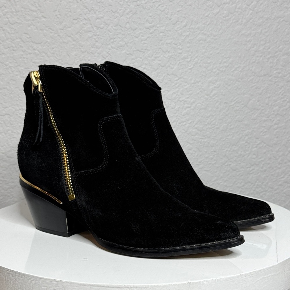 GUESS BLACK SUEDE NALONEY ZIPPER ACCENT WESTERN HEELED ANKLE BOOTS - Picture 2 of 15